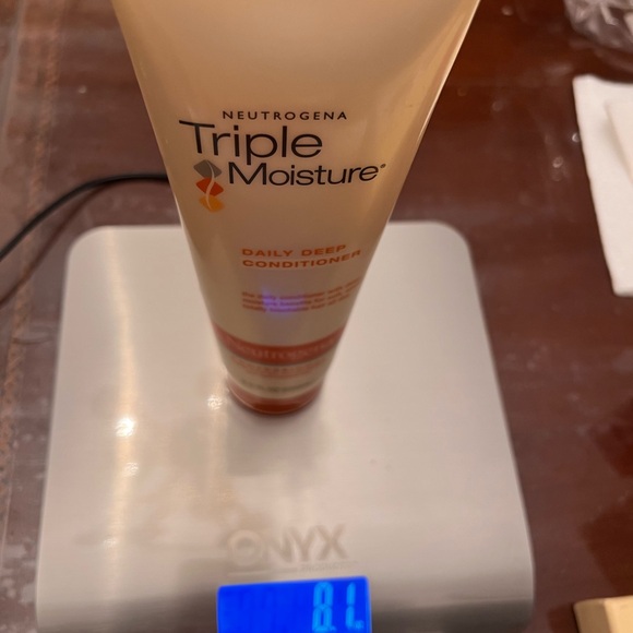 Neutrogena Triple Moisture Daily Deep Conditioner Discontinued 8.5oz 95.4 % Full - Picture 4 of 7